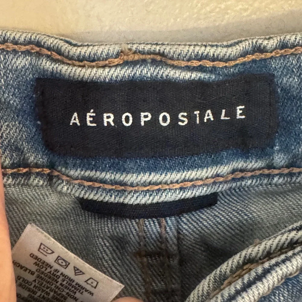 Aeropostale Womens Distressed Bermuda‎ Denim Shorts Light Wash Size 34 Raw Hem